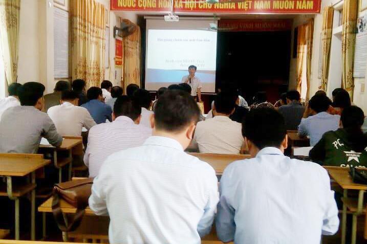 Hương Sơn: Tập huấn chăm sóc mắt ban đầu cho trưởng trạm y tế
