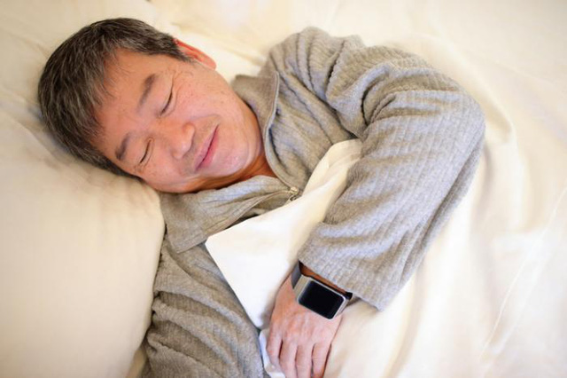 Vì sao người cao tuổi nên ngủ trưa khoảng 1 tiếng?