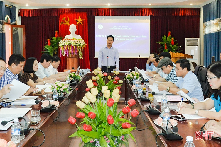 Chủ tịch UBND tỉnh: ĐH Hà Tĩnh cần chủ động đổi mới mô hình quản lý, đào tạo