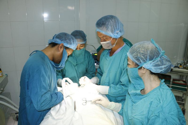 Bệnh nhân bị u tuyến giáp được phẫu thuật, điều trị tại tuyến huyện