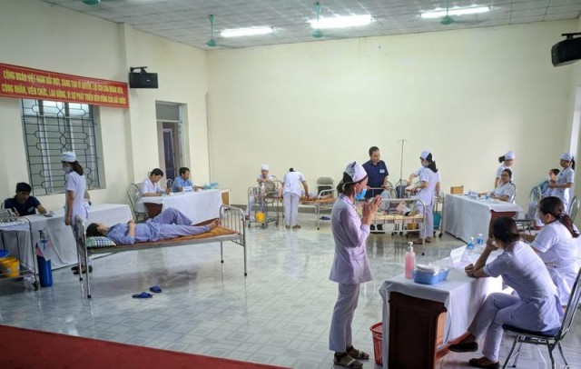 Bệnh viện Thạch Hà tổ chức cuộc thi tay nghề và giao tiếp ứng xử cho điều dưỡng, hộ sinh năm 2019