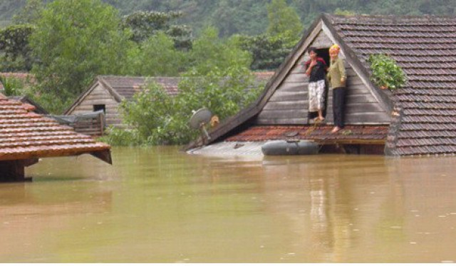 Hướng dẫn xử lý nước và vệ sinh môi trường trong mùa bão lụt