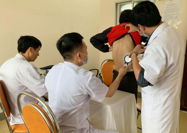 CDC Hà Tĩnh phối hợp khám, chữa bệnh miễn phí các bệnh về da cho người dân Hà Tĩnh.