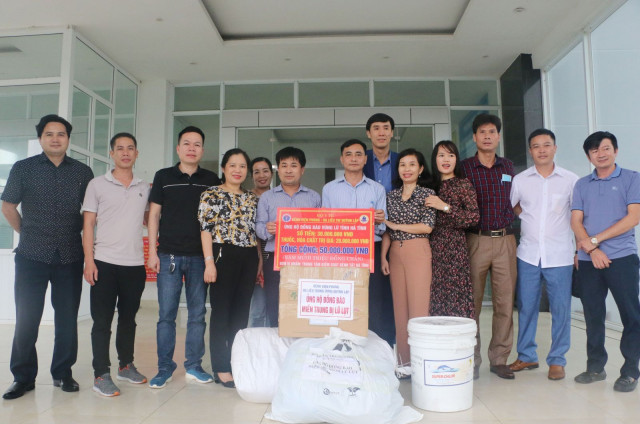 Bệnh viện Phong – Da liễu Trung ương Quỳnh Lập tặng quà CDC Hà Tĩnh