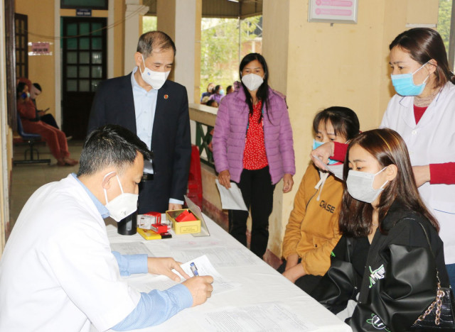 Huyện Thạch Hà đẩy mạnh tuyên truyền, vận động người dân tiêm vắc xin phòng COVID-19