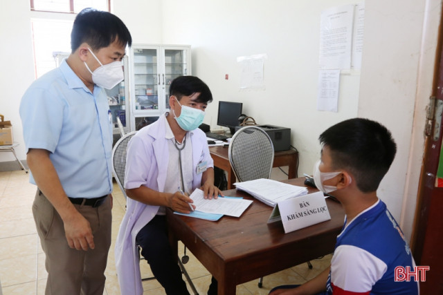 Vào cuộc quyết liệt, tăng tỷ lệ tiêm vắc-xin phòng COVID-19 tại Hà Tĩnh