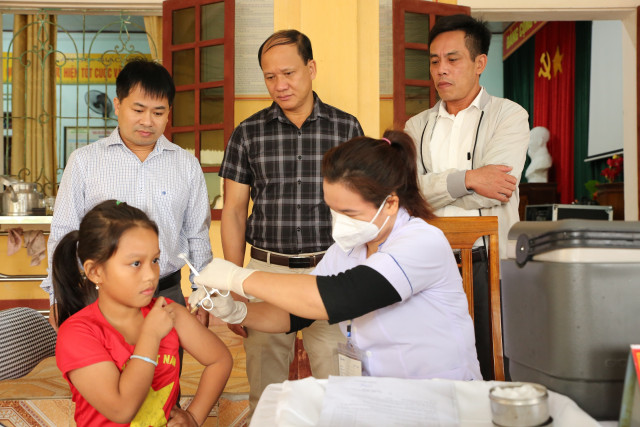 Hà Tĩnh: Tiêm bổ sung vắc xin Uốn ván - Bạch hầu giảm liều cho trẻ em 7 tuổi