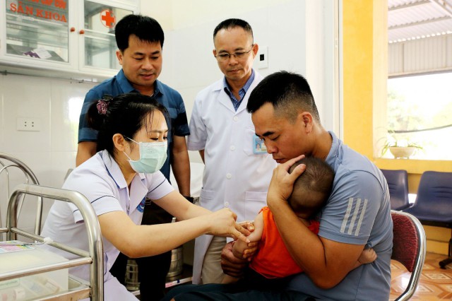 Chưa tiêm chủng vắc-xin, nhiều trẻ em Hà Tĩnh mắc bệnh ho gà
