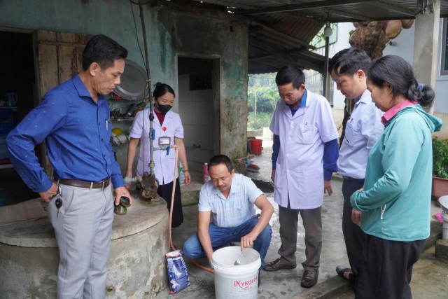 Hoàn thành xử lý môi trường, nước sinh hoạt cho người dân sau mưa lũ