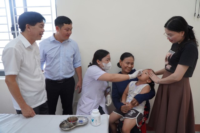 Bổ sung vi chất dinh dưỡng, phòng chống suy dinh dưỡng cho trẻ