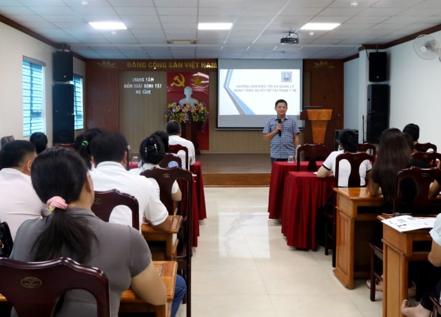 Hà Tĩnh tập huấn nâng cao kiến thức dự phòng, quản lý bệnh tăng huyết áp và đái tháo đường