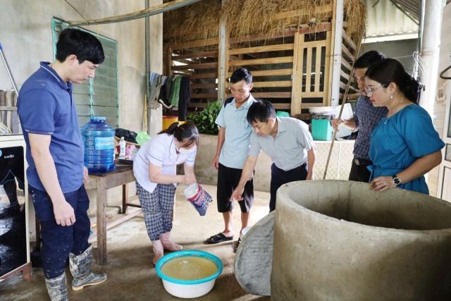 Xử lý nước sinh hoạt, vệ sinh môi trường phòng, chống dịch bệnh sau mưa bão