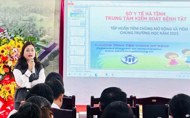 Tập huấn Cập nhật kiến thức an toàn tiêm chủng cho cán bộ y tế cơ sở