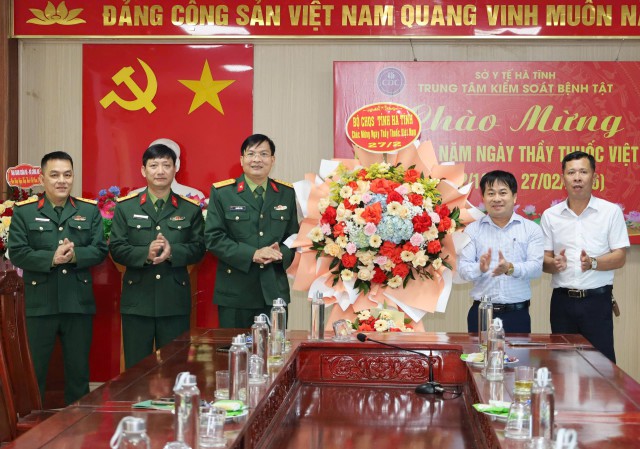 Các cơ quan, đơn vị chúc mừng Trung tâm Kiểm soát bệnh tật nhân kỷ niệm 71 năm Ngày Thầy thuốc Việt Nam
