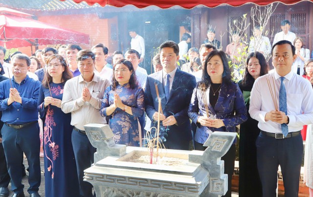 Bộ trưởng Bộ Y tế dâng hương tưởng niệm 235 năm ngày mất Đại danh y Hải Thượng Lãn Ông