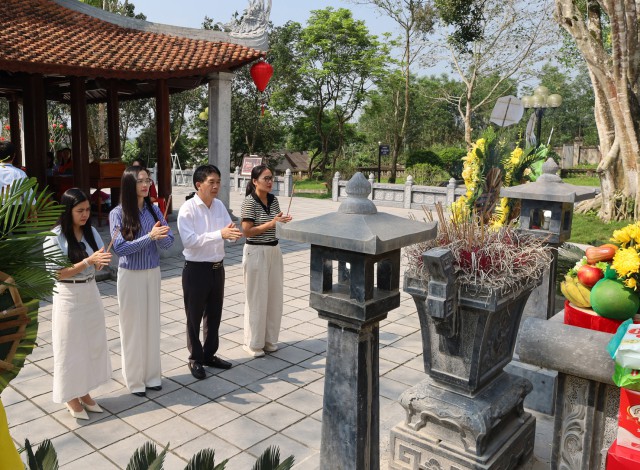 Dâng hương tưởng niệm 235 năm ngày mất Đại danh y Hải Thượng Lãn Ông Lê Hữu Trác