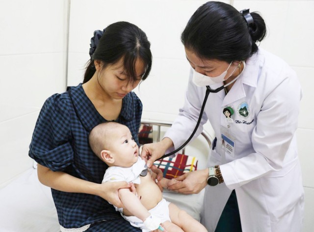 Không chủ quan trước diễn biến của bệnh tay chân miệng