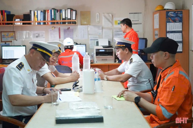 "Lá chắn" ngăn dịch bệnh xâm nhập từ những chuyến tàu xuyên đại dương