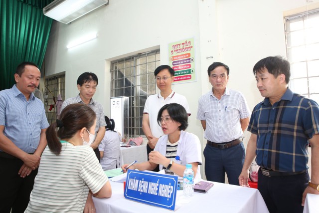 Khám sức khỏe gần 200 lao động Công ty Cổ phần sản xuất đầu tư và thương mại TAAD Hà Tĩnh