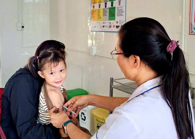 Hưởng ứng tuần lễ tiêm chủng Thế giới: Lợi ích của tiêm chủng, phòng chống dịch bệnh