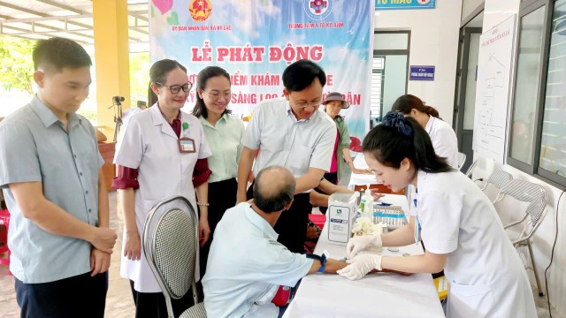 Phát động đợt cao điểm khám sức khỏe định kỳ, khám sàng lọc miễn phí cho người dân tại xã Kỳ Lạc