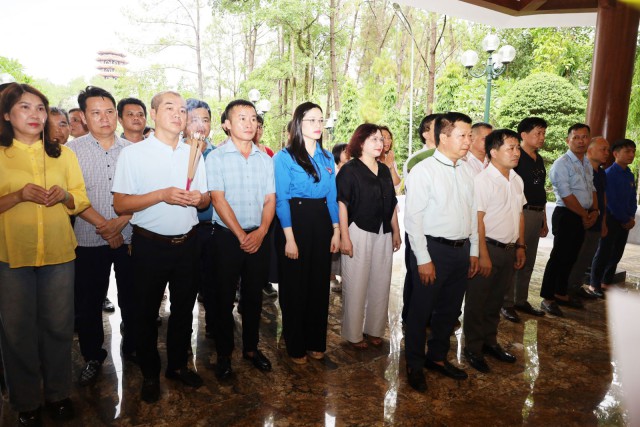 CDC Hà Tĩnh dâng hương các anh hùng liệt sỹ Ngã ba Đồng Lộc và Nghĩa trang liệt sỹ Núi Nài nhân ngày Thương binh liệt sỹ 27/7