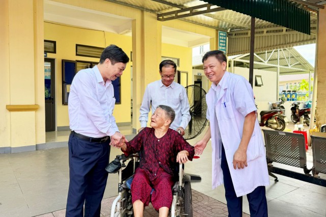 “Cộng đồng chung tay chăm sóc tích hợp người cao tuổi trong xu thế già hóa dân số”